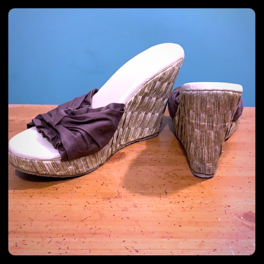 Aldo Platform Wedge size 9.5